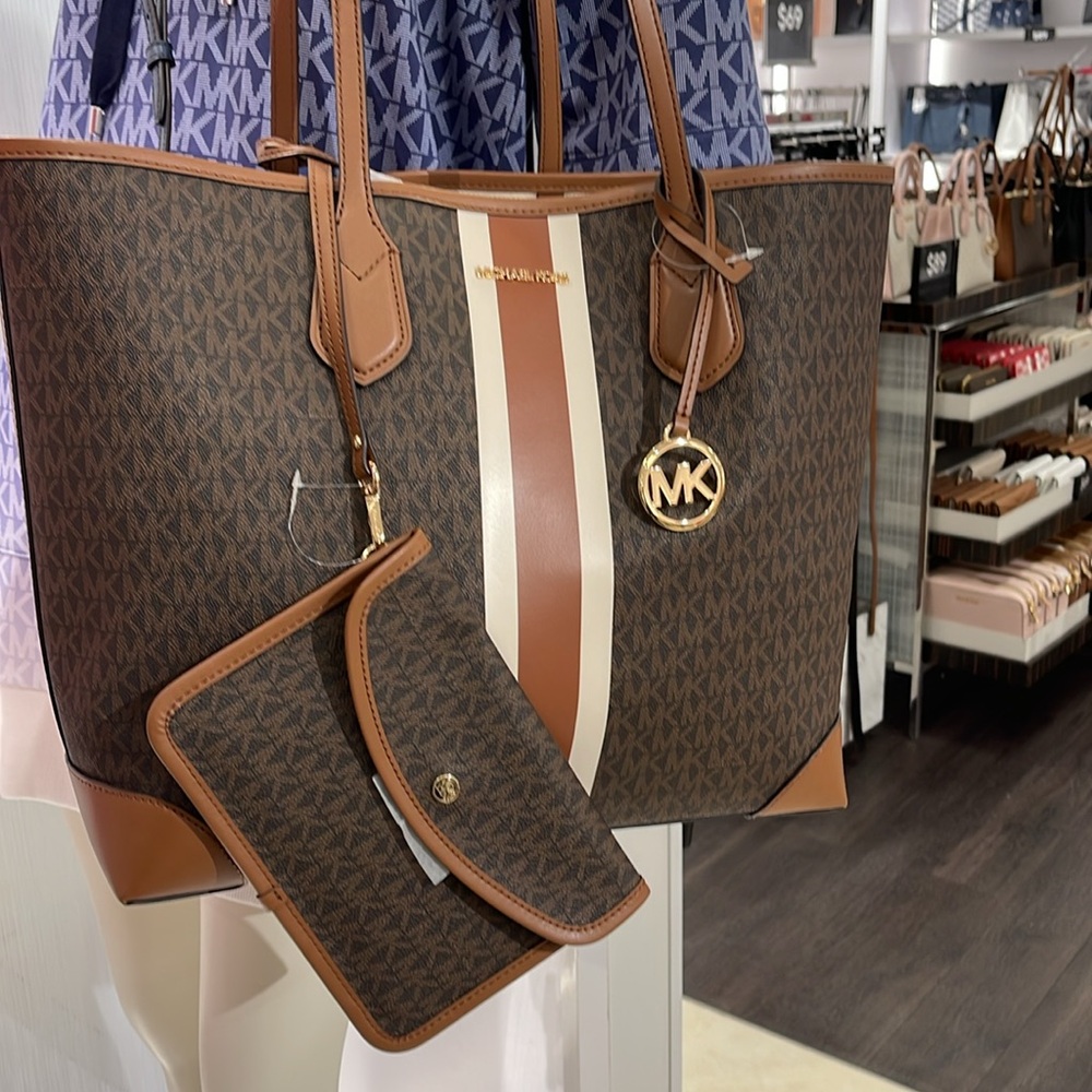 Michael Kors Eva Large Signature Logo Stripe Tote Bag
Brown 
NWT - Picture 16 of 16